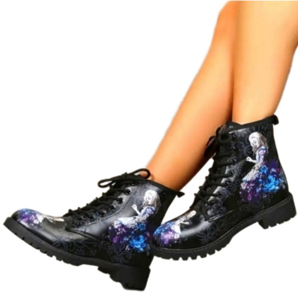 Ladie's Black retro combat boots 7.5